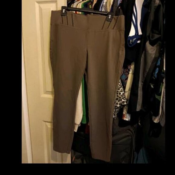 NWOt taupe  workout pants - Picture 1 of 5